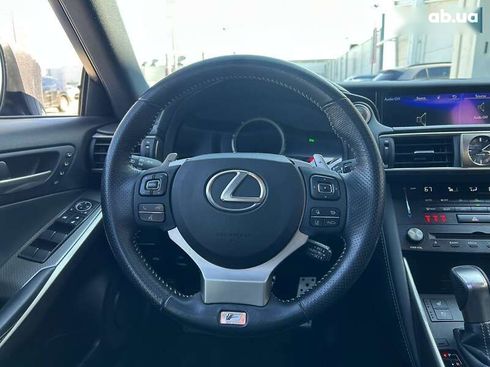 Lexus IS 2018 - фото 13