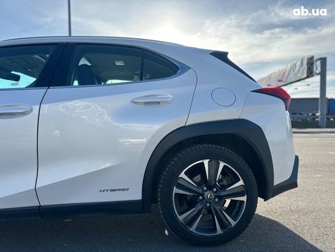 Lexus UX 2019 белый - фото 27