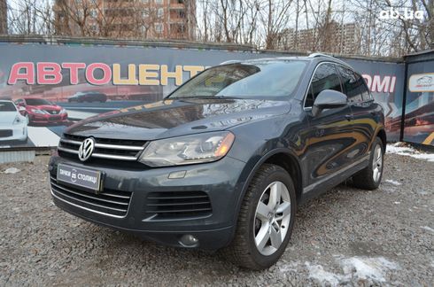 Volkswagen Touareg 2012 серый - фото 2