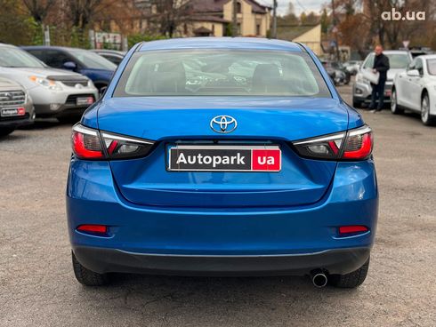 Toyota Yaris 2017 синий - фото 7