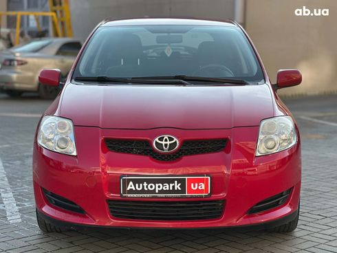 Toyota Auris 2009 красный - фото 2