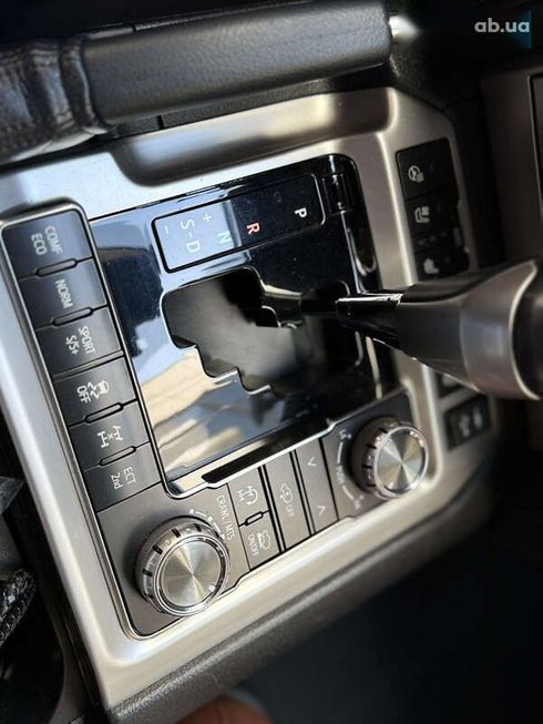 Toyota Land Cruiser 2017 - фото 28