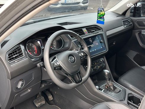 Volkswagen Tiguan 2020 серый - фото 16