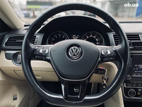 Volkswagen Passat 2017 белый - фото 17