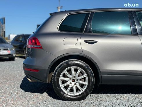 Volkswagen Touareg 2011 серый - фото 28