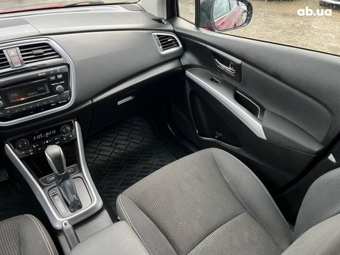 Suzuki SX4 2018 красный - фото 21