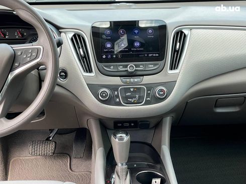 Chevrolet Malibu 2019 серый - фото 18