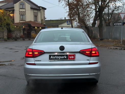 Volkswagen Passat 2016 серый - фото 7
