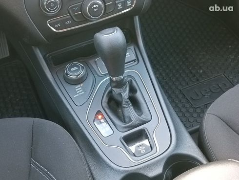 Jeep Cherokee 2019 черный - фото 17