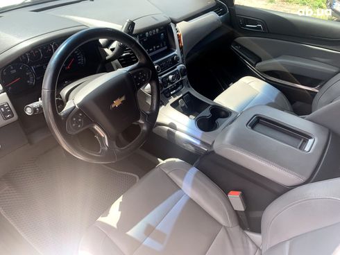 Chevrolet Suburban 2019 белый - фото 16