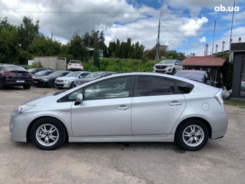 Toyota Prius 2010 серый - фото 16