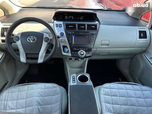 Toyota Prius V 2013 - фото 23