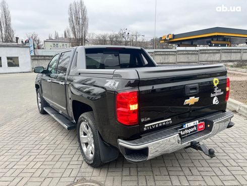 Chevrolet Silverado 2018 черный - фото 7