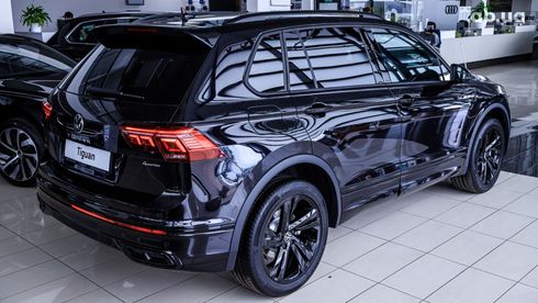 Volkswagen Tiguan 2023 черный - фото 7