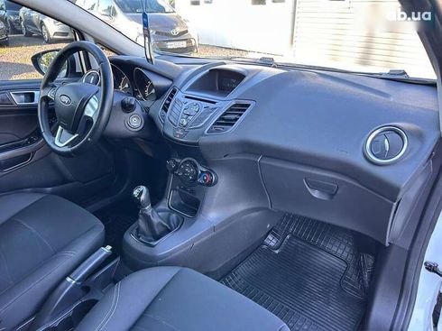 Ford Fiesta 2016 - фото 30