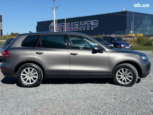 Volkswagen Touareg 2011 серый - фото 9
