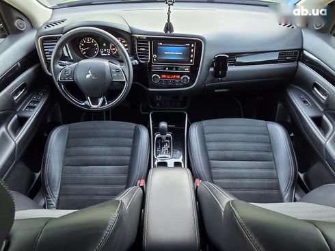 Mitsubishi Outlander 2018 - фото 29