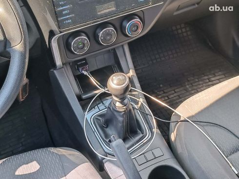 Toyota Corolla 2016 серый - фото 15