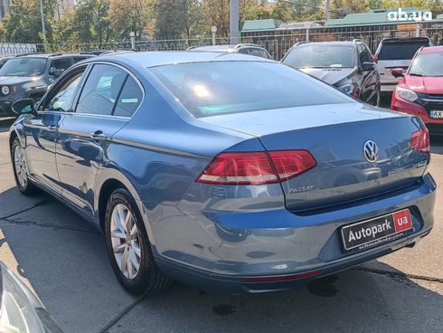Volkswagen Passat 2015 синий - фото 11