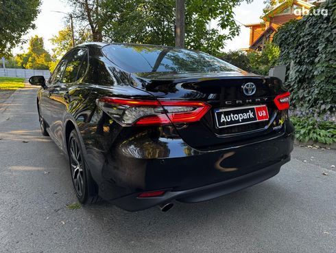 Toyota Camry 2022 черный - фото 10