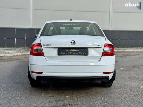 Skoda Octavia 2019 - фото 12