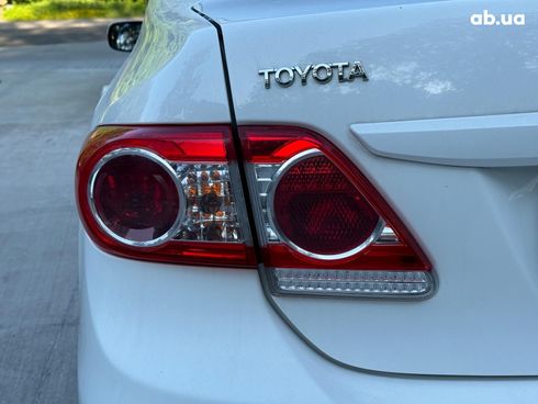 Toyota Corolla 2012 белый - фото 9