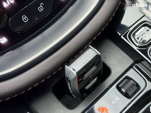 Aston Martin DBX 2021 - фото 28