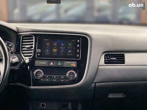 Mitsubishi Outlander 2018 - фото 21