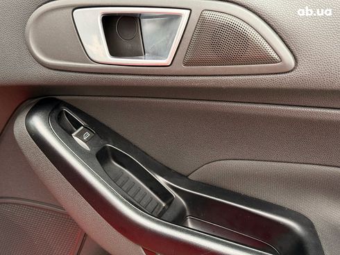 Ford Fiesta 2016 красный - фото 20