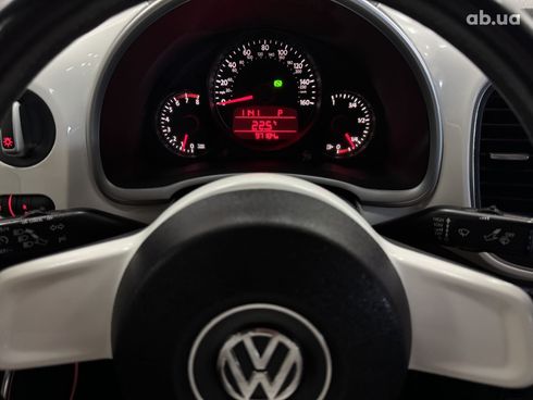 Volkswagen Beetle 2012 белый - фото 15