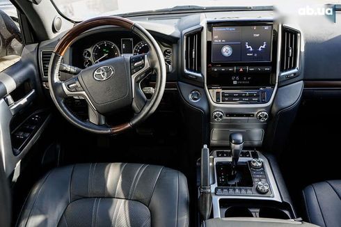 Toyota Land Cruiser 2020 - фото 26