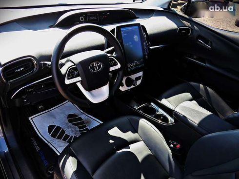 Toyota Prius 2017 - фото 7