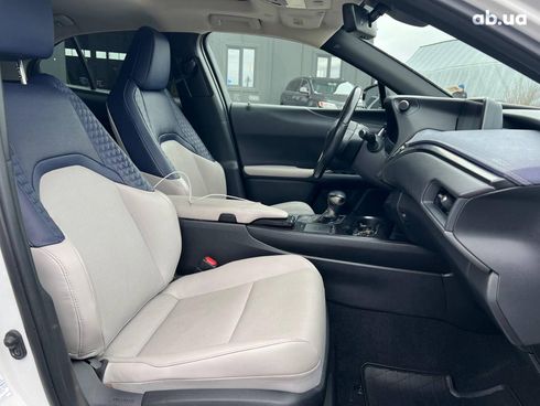 Lexus UX 2019 белый - фото 47