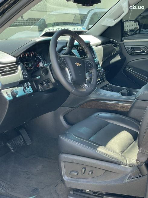 Chevrolet Suburban 2015 черный - фото 15