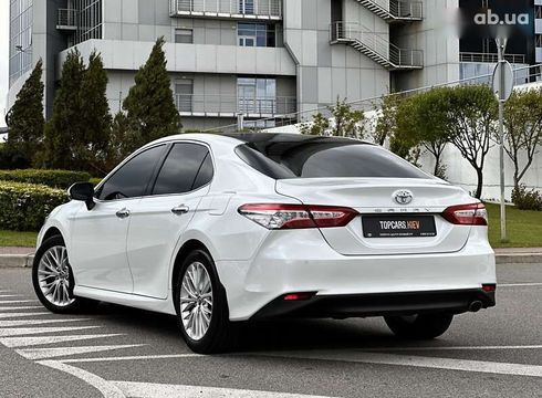 Toyota Camry 2018 - фото 9