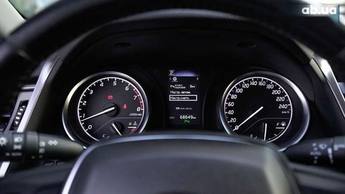 Toyota Camry 2019 - фото 17