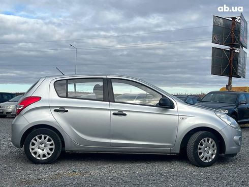 Hyundai i20 2011 серый - фото 10