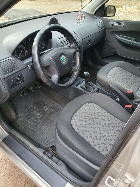 Skoda Fabia 2006 бежевый - фото 9