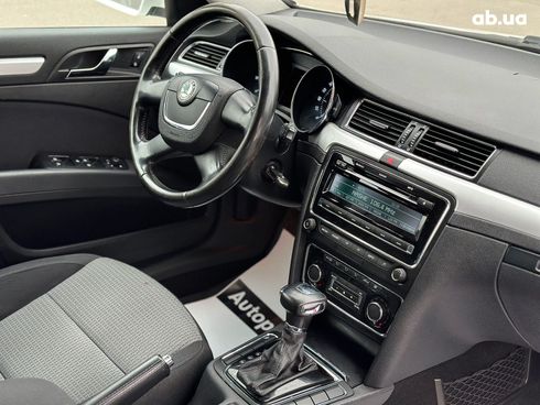 Skoda Superb 2012 белый - фото 35