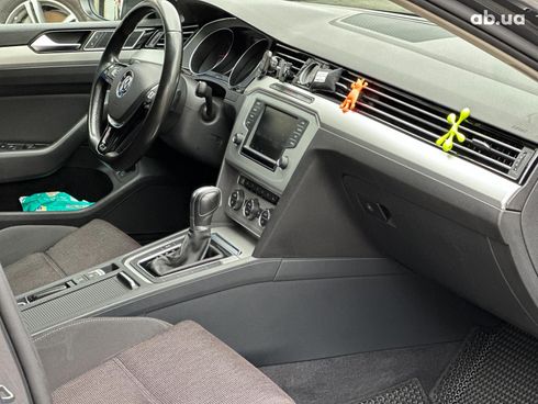 Volkswagen Passat 2015 серый - фото 20