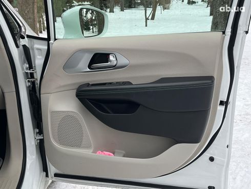 Chrysler Pacifica 2017 белый - фото 37