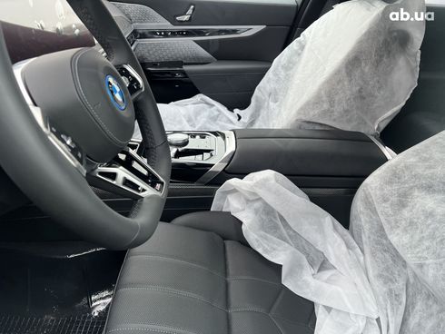 BMW i7 2023 - фото 24