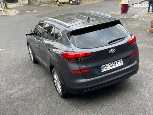 Hyundai Tucson 2018 серый - фото 9