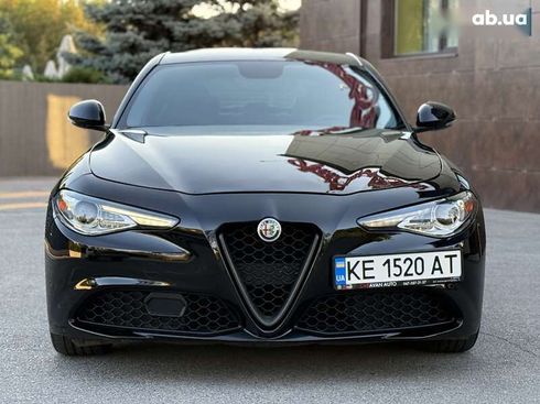 Alfa Romeo Giulia 2017 - фото 13