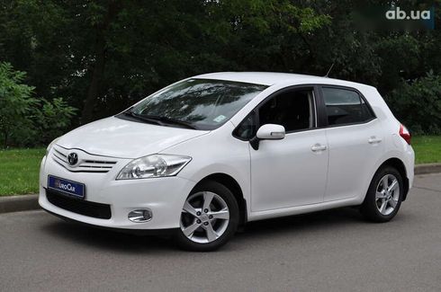 Toyota Auris 2011 - фото 2