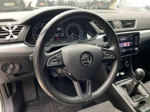 Skoda Superb 2019 - фото 15