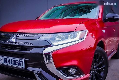 Mitsubishi Outlander 2018 - фото 3