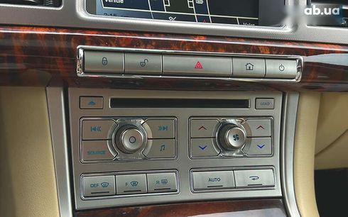Jaguar XF 2010 - фото 18