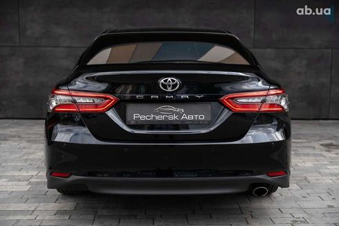 Toyota Camry 2021 - фото 9
