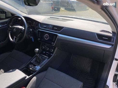 Skoda Superb 2019 - фото 9